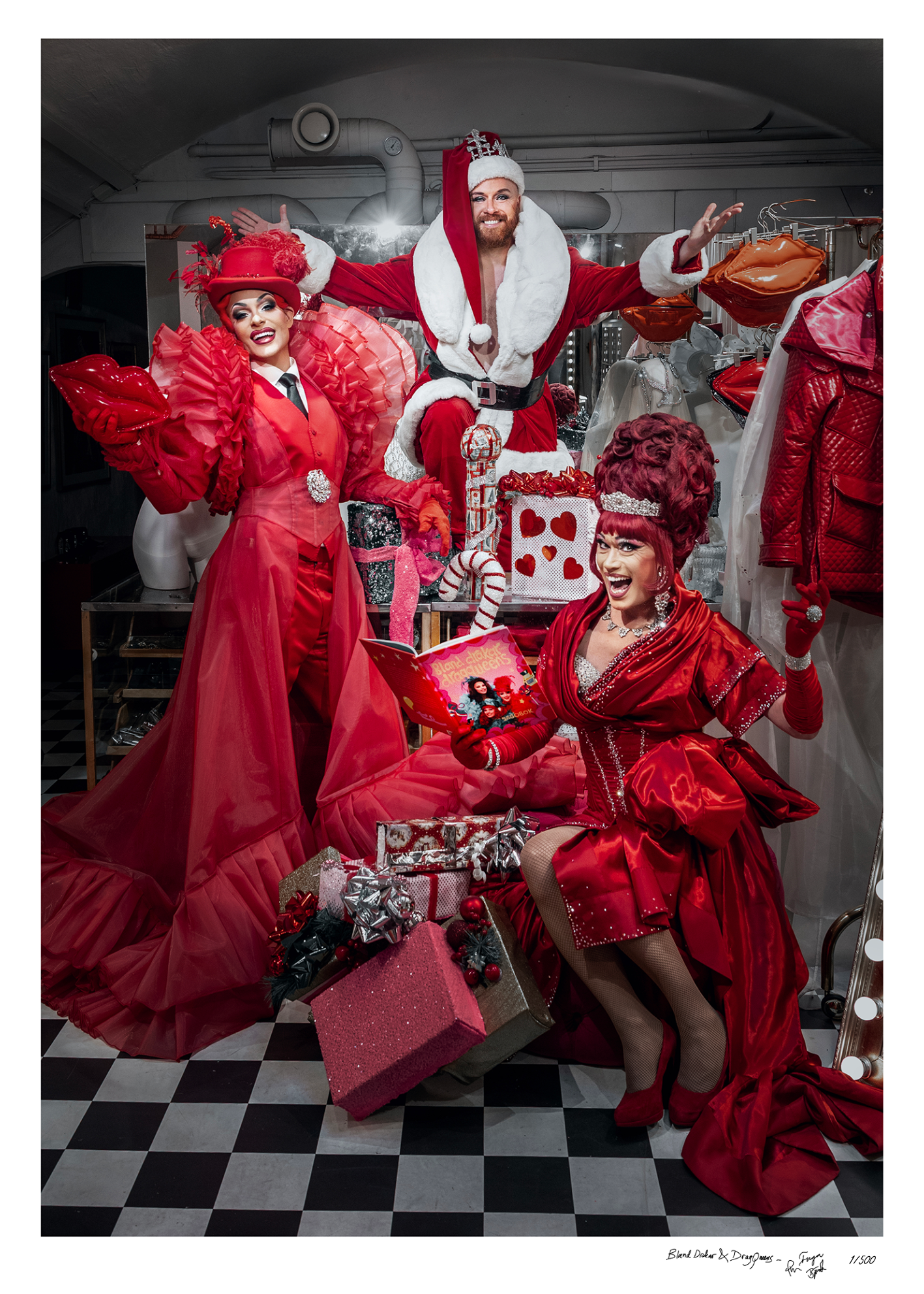 Bland Drakar och Dragqueens (Inga tvivel, Björta och Petter Wallenberg) 50x70 cm